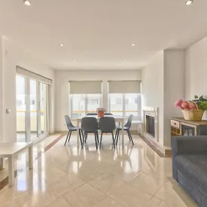 new-luxury-apartment-in-quarteira.hotelaalgarve.com/