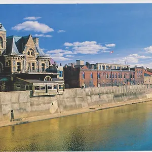 https://luxurious-town-house-with-x2-cars-garage-no01.hotelstorontoontario.org