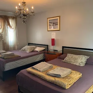 https://self-service-small-breakfast-2-double-beds-private-room.hotels-in-montreal.org